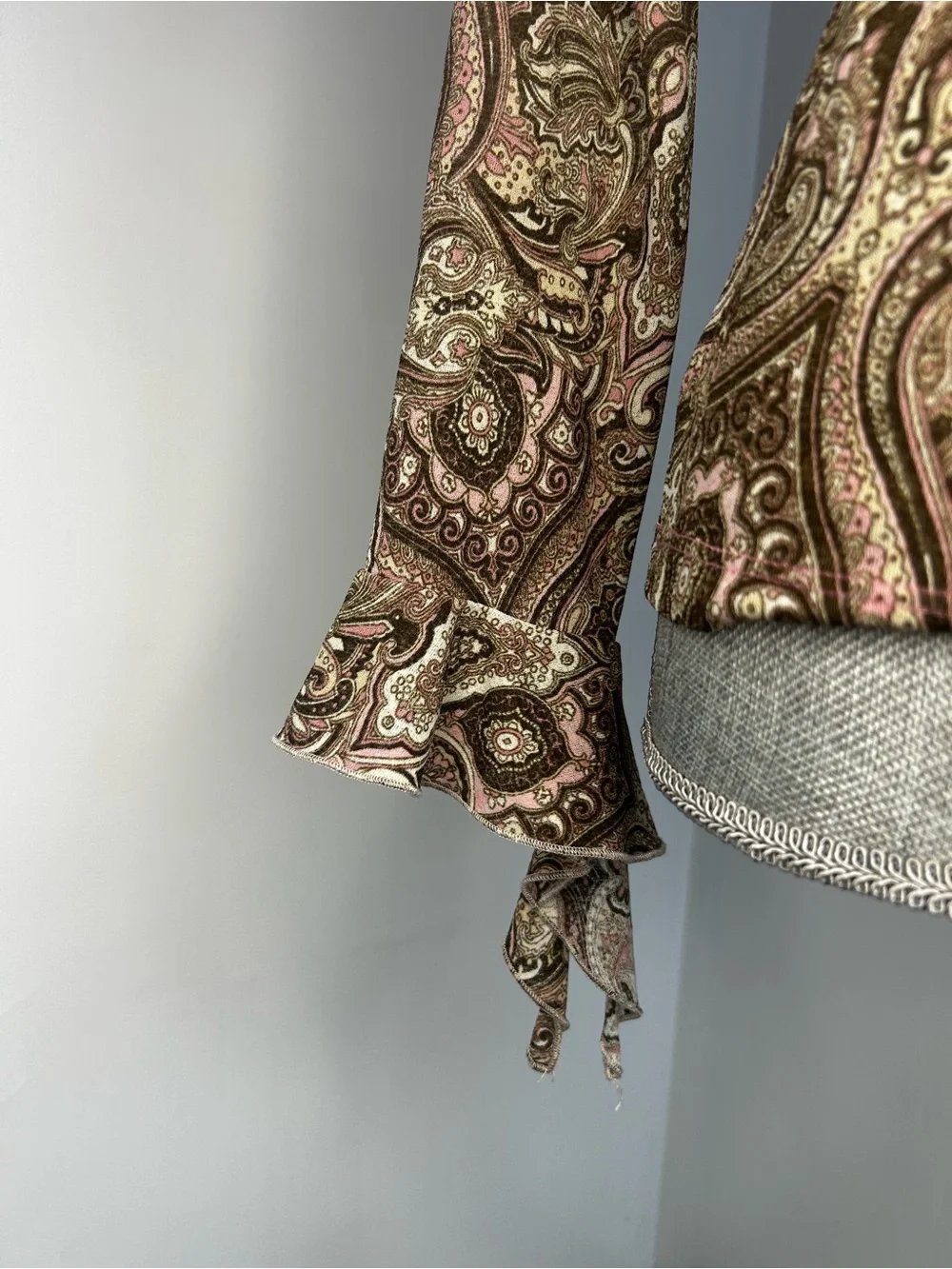 Paisley V-Neck Long flowy Sleeve Top in Brown and pink with ruffle y2k bratz - Picture 3 of 8